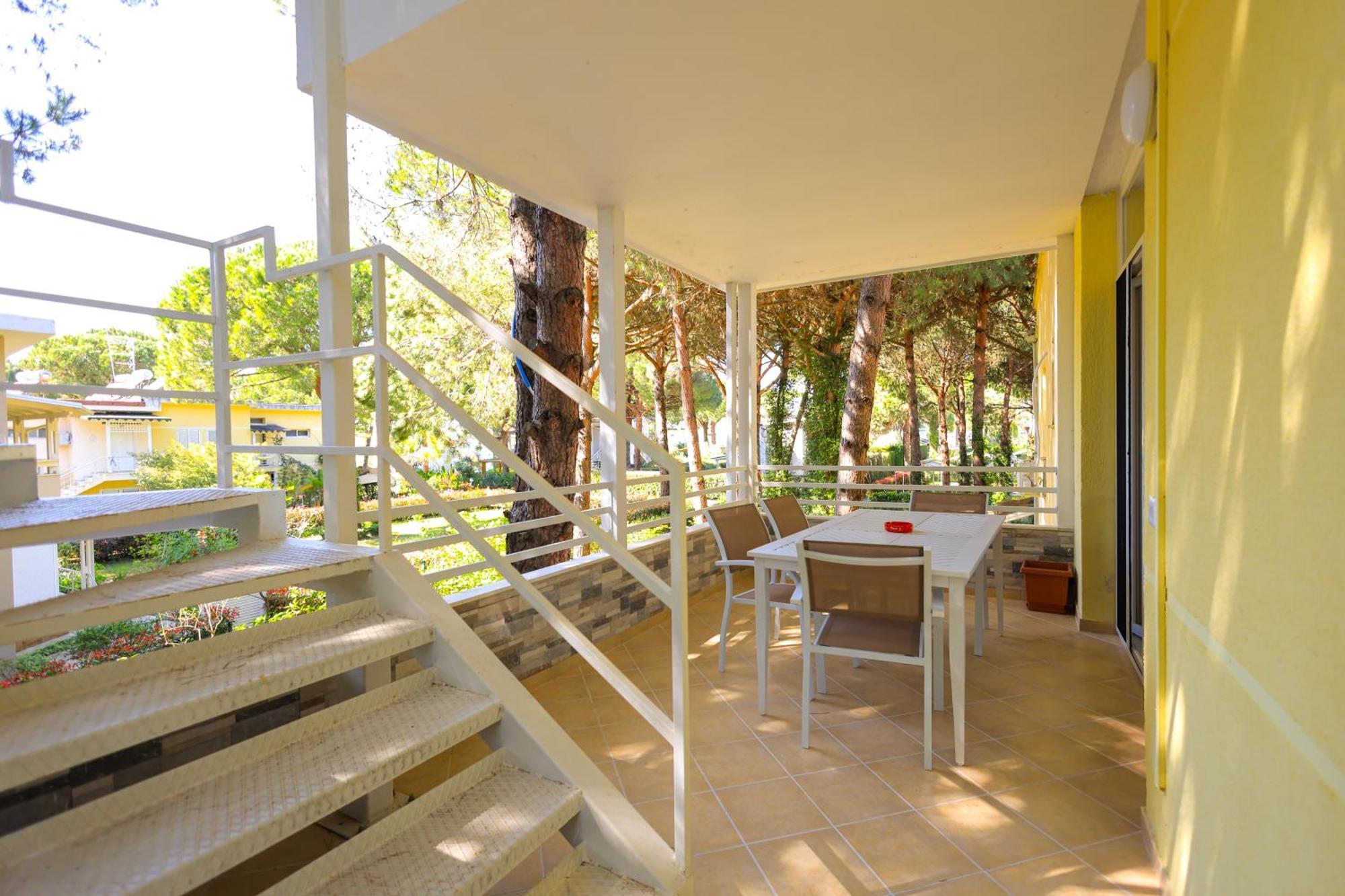 Grandstay Villa Perla Resort Durres Exterior photo
